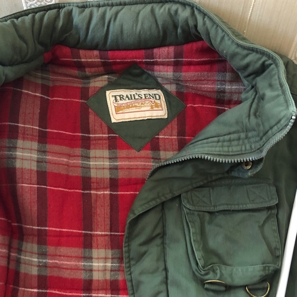 Men's Green Outdoor Vest - Picture 2 of 2